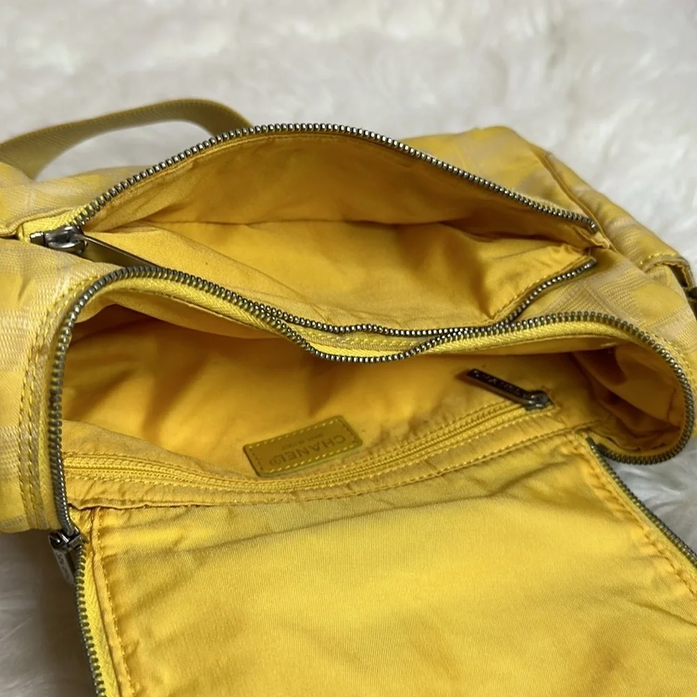 💯Authentic Chanel Travel Line Zip Shoulder Bag Nylon Small🍀